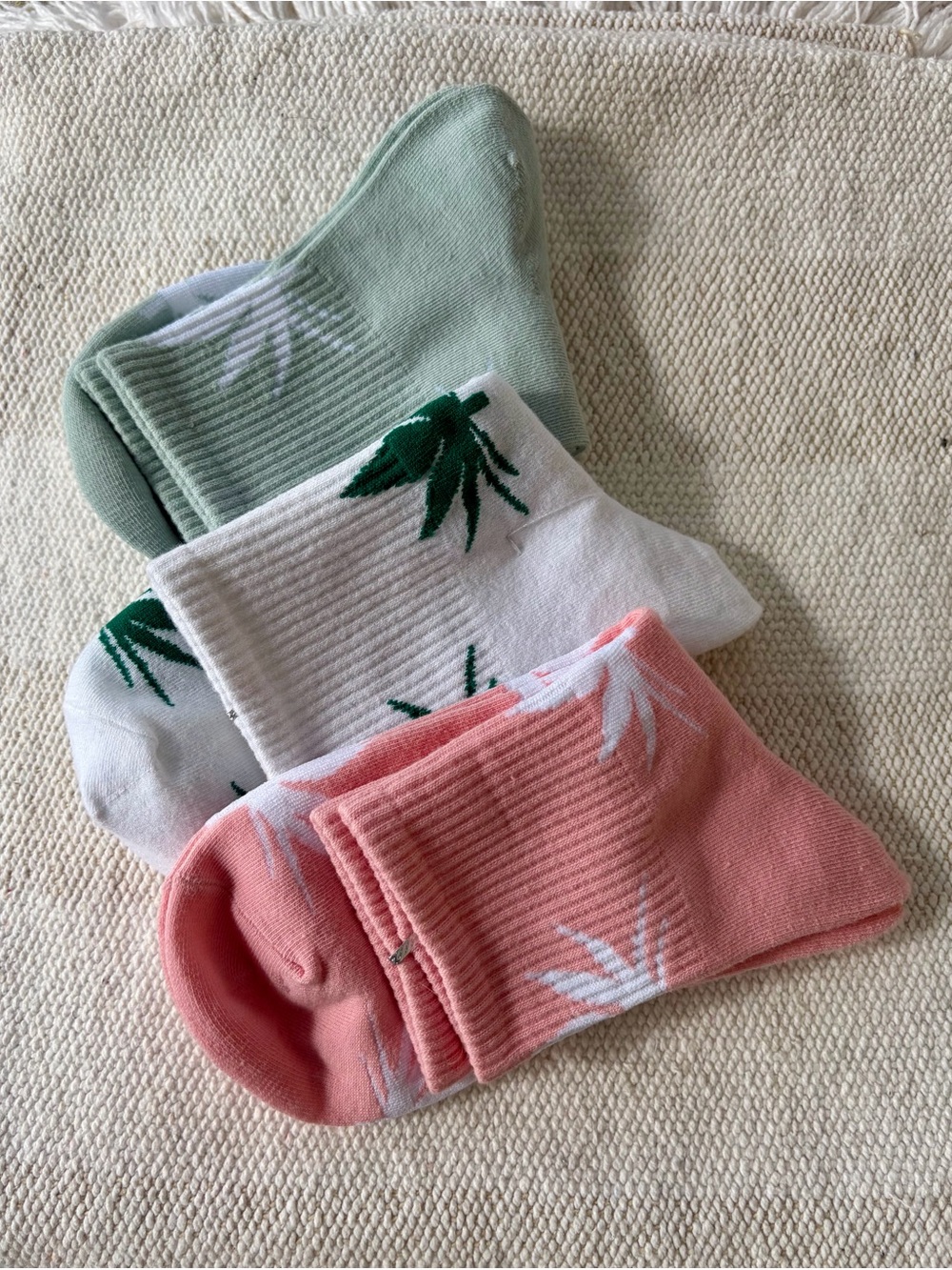 3-Pack Women’s Crew Socks in Pink, White & Sage with Leaf Motif